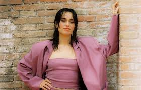 Meritxell Neddermann. Un concierto de pura magia y empoderamiento femenino
forostoreros.com/viewtopic.php?…
Viernes 4 de abril 
Meritxell Neddermann, una de las voces más singulares de la música actual, llega a Madrid con un concierto donde confluyen el virtuosismo y la emoción.