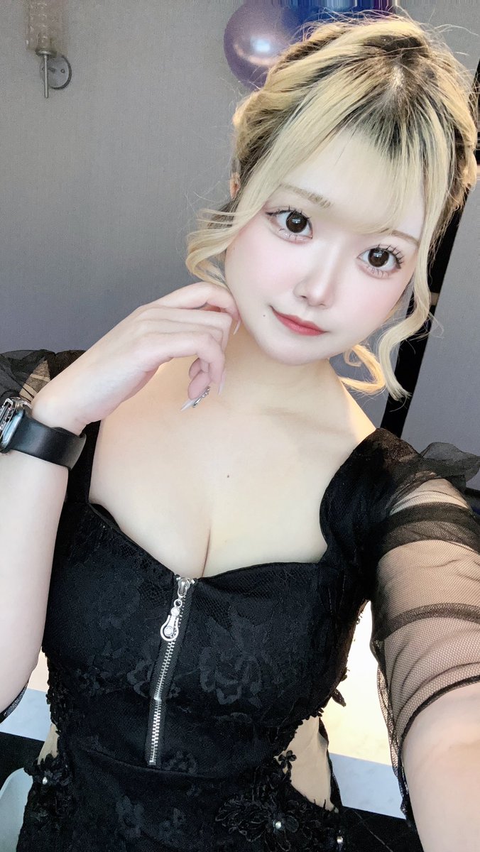 お店の周年イベでドレス着た❗️
ヘアメてんしょんあがるᐢ ෆ  ̫ ෆ ᐢ