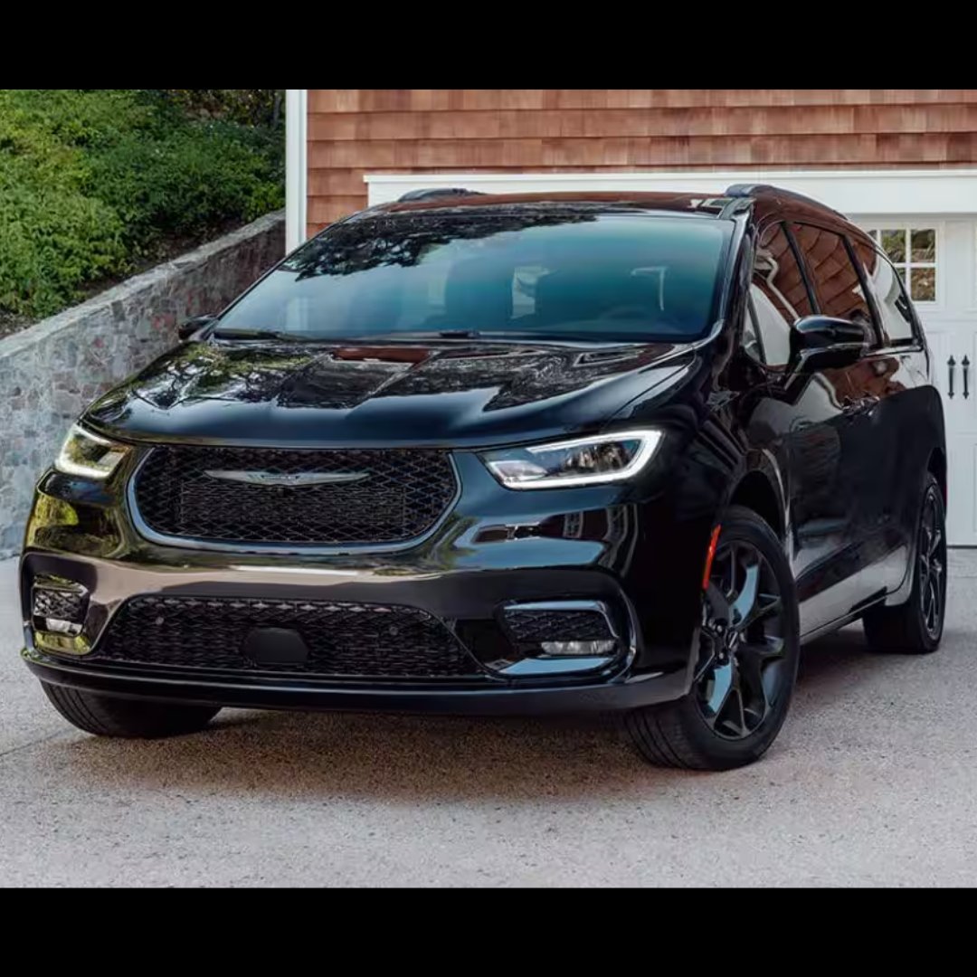 WarsawCDJR's tweet image. From school runs to weekend getaways, the Chrysler Pacifica has you covered. Spacious, stylish, and packed with features your family will love! 🚙💨 #ChryslerLife