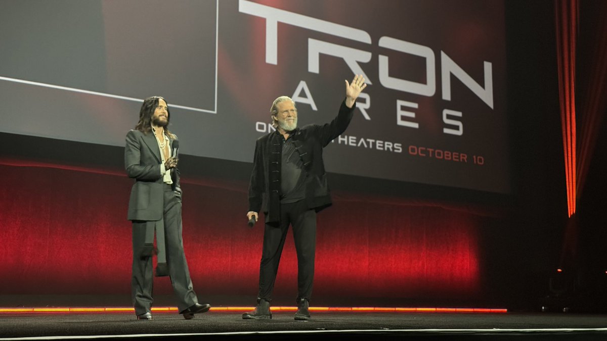 DisneyStudios's tweet photo. Jeff Bridges &amp; Jared Leto light up the #CinemaCon stage for Tron: Ares. https://t.co/vxHL7kbrt5