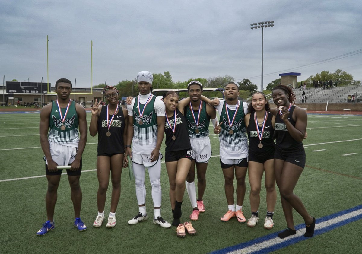 Berkner Boys &amp; Girls Districts 4x100 Bling!!