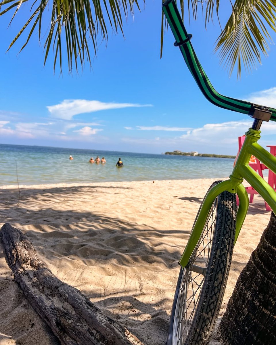belizevacation's tweet photo. 🌴✨ Placencia is a burst of color, charm, and pure paradise! Stroll vibrant streets, soak in the island vibes, and let the magic unfold. 🌊🎨💙 #TravelBelize
📸: @xizzle88 https://t.co/Ir62HBBhT4