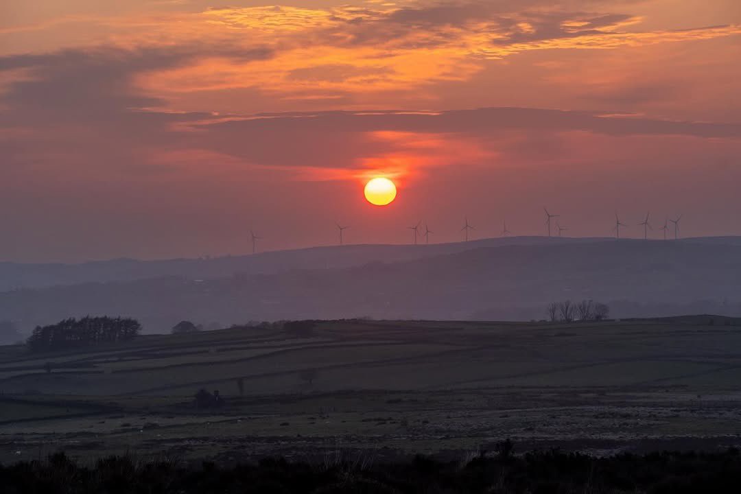 LoveBallymena's tweet photo. “Amazing sunset from Carnalbanagh in the East Antrim hills this evening.”

📸 John Fitz Photography • @johndfitz https://t.co/DD7pbqqyg9