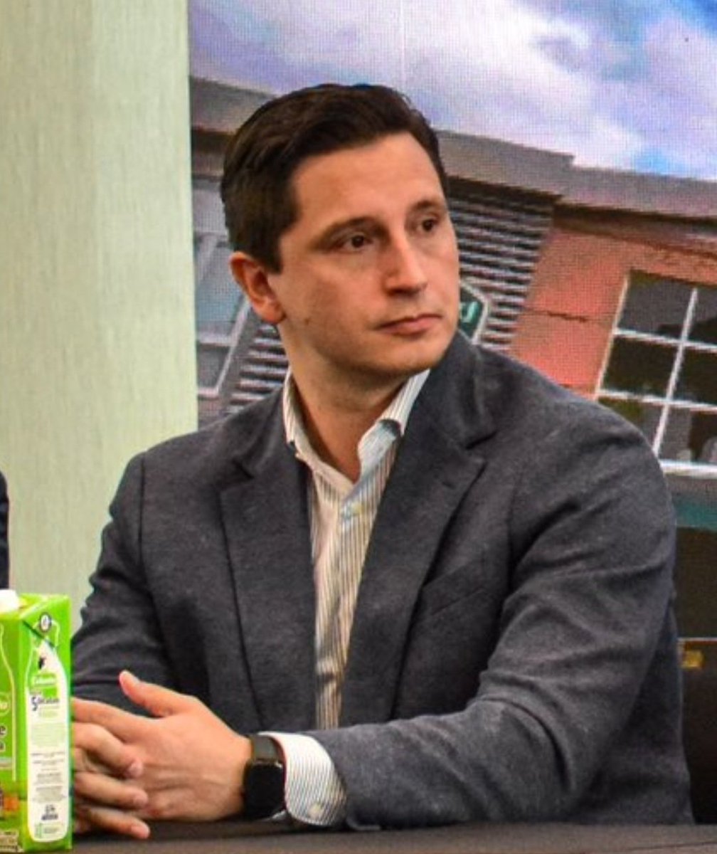 CONFIRMADO
NICOLÁS MAYA (41) ya está en funciones como nuevo presidente de <a href="/Equidadfutbol/">Interbogotaoficial</a> en reemplazo de Carlos Mario Zuluaga.
Economista formado en la Universidad de Los Andes, MAYA integró la junta directiva de Vasco da Gama (Brasil), Genoa (Italia) y Hertha Berlín (Alemania).