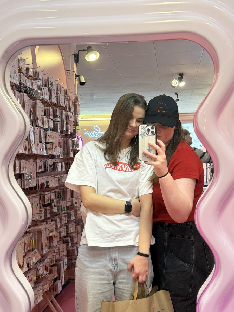 ⋆｡° ✮ robs tweet media