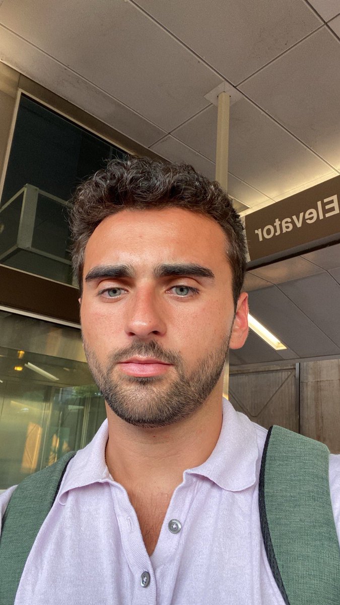ryzwashere's tweet image. not me taking the same pic almost 8 months apart