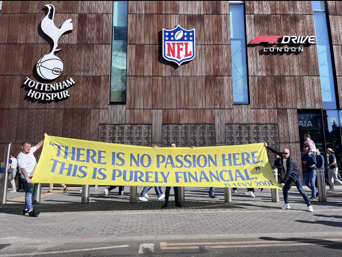 SussexTottenham's tweet image. This was apparently the one sign that ENIC do not want to be seen in the stadium. This is the one sign they hate getting traction

So lets share the fuck out of it so as many people can see it
