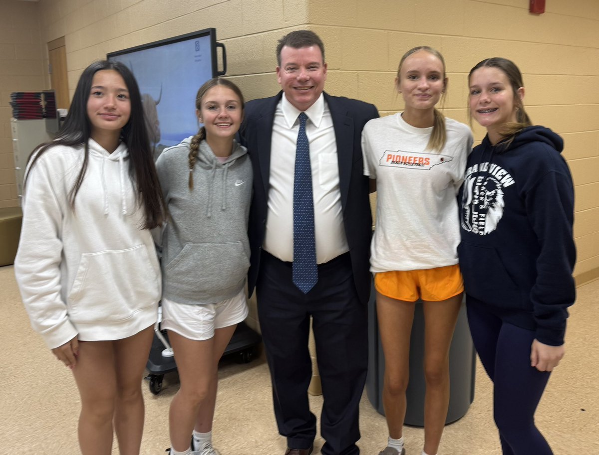 Mr. Story’s Eagle Assistants and my student broadcasting Ss had <a href="/kmarlerwjhl/">Kasey Marler</a> as a guest speaker today. Kasey talked about his career in sports broadcasting and being a news anchor at WJHL. We loved having him back at <a href="/GrandviewES/">Grandview School</a>.