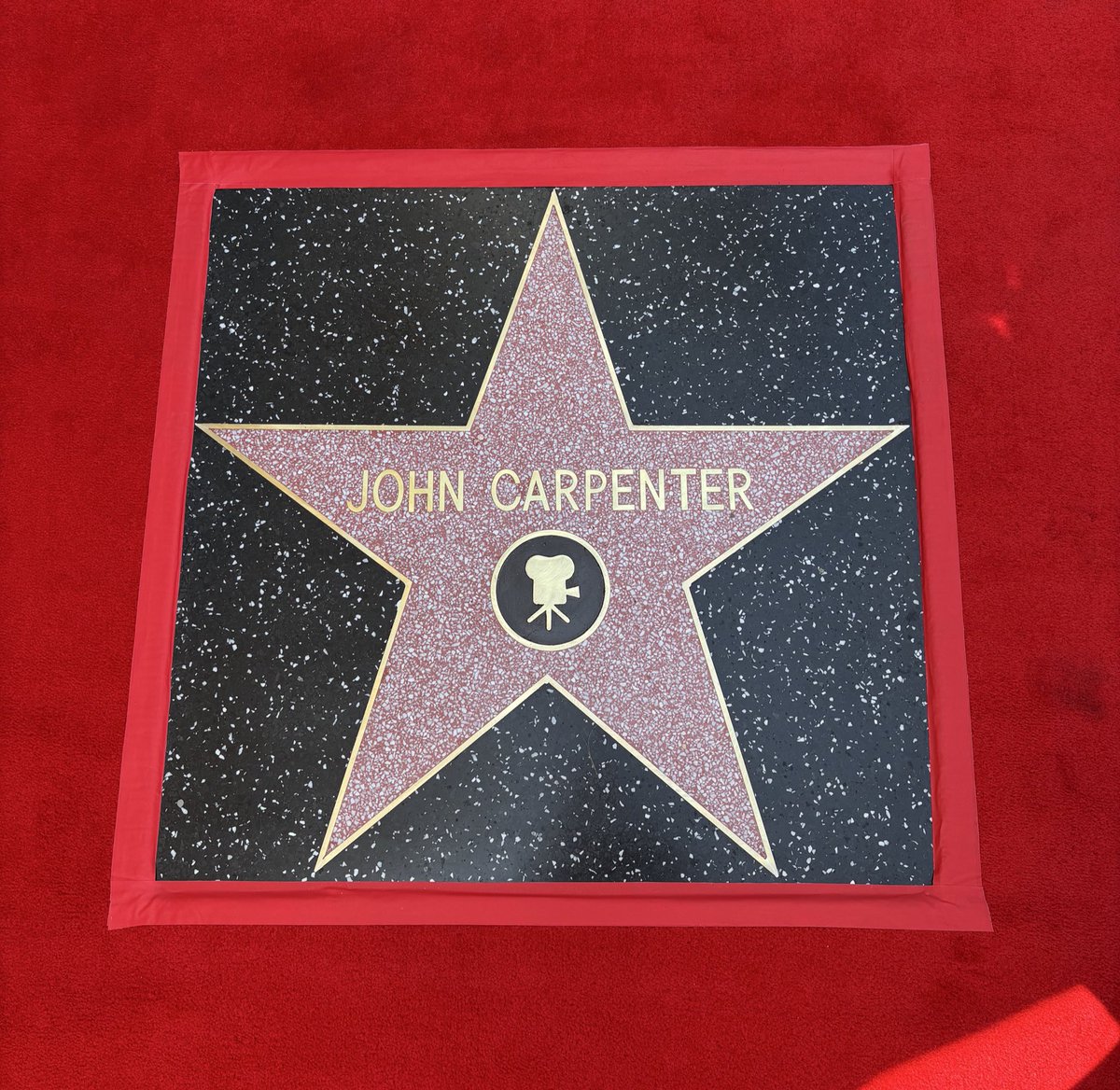 THorror_Lover_'s tweet photo. JOHN CARPENTER ya tiene su estrella en el Paseo de la Fama de Hollywood. Merecidísimo https://t.co/WyfBNWTqv6