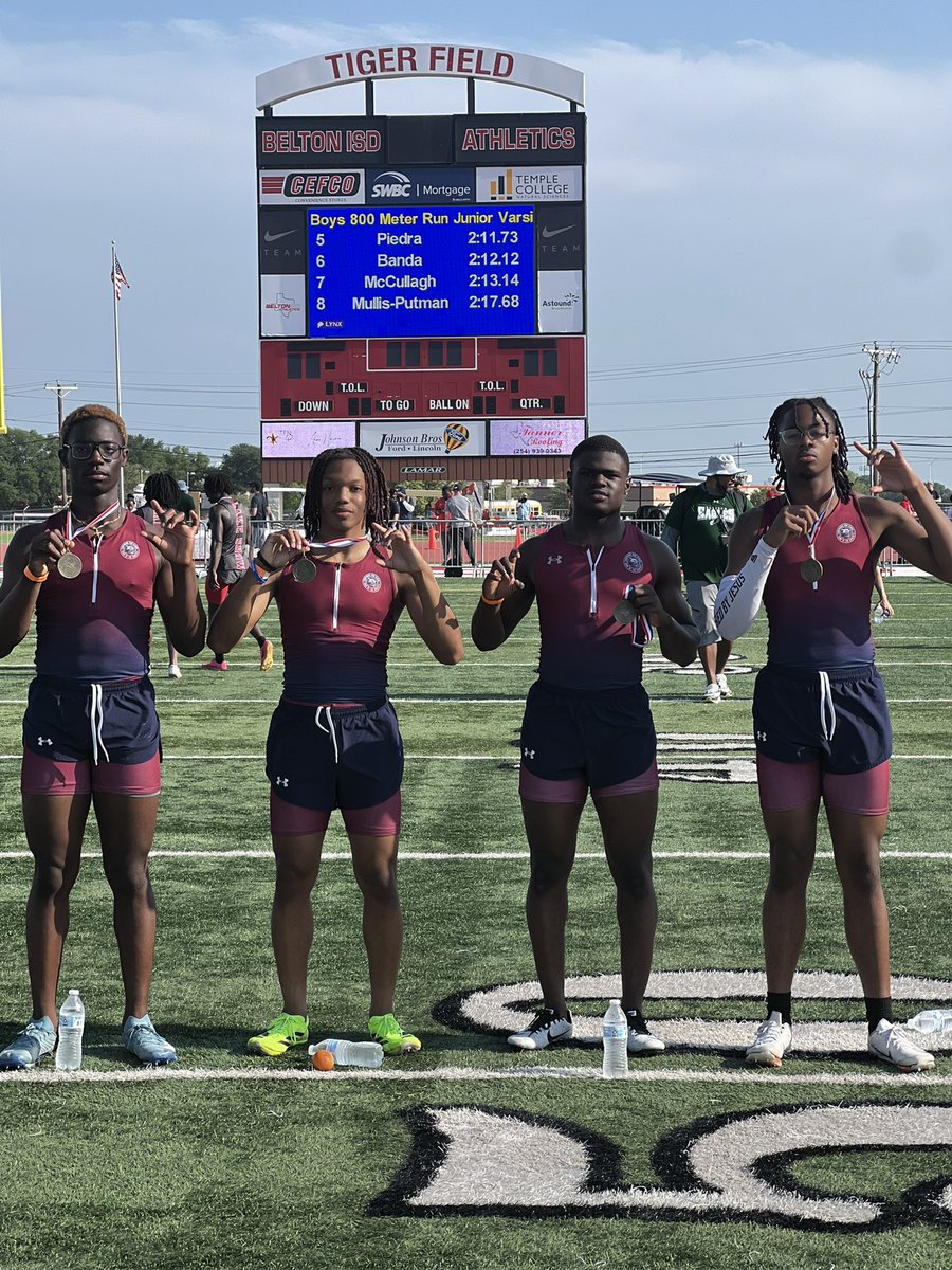 CHS BOYS T&F (@bobcats_track) on Twitter photo DISTRICT CHAMPS
400m Relay | π₯Place! DISTRICT CHAMPS
400m Relay | π₯Place!