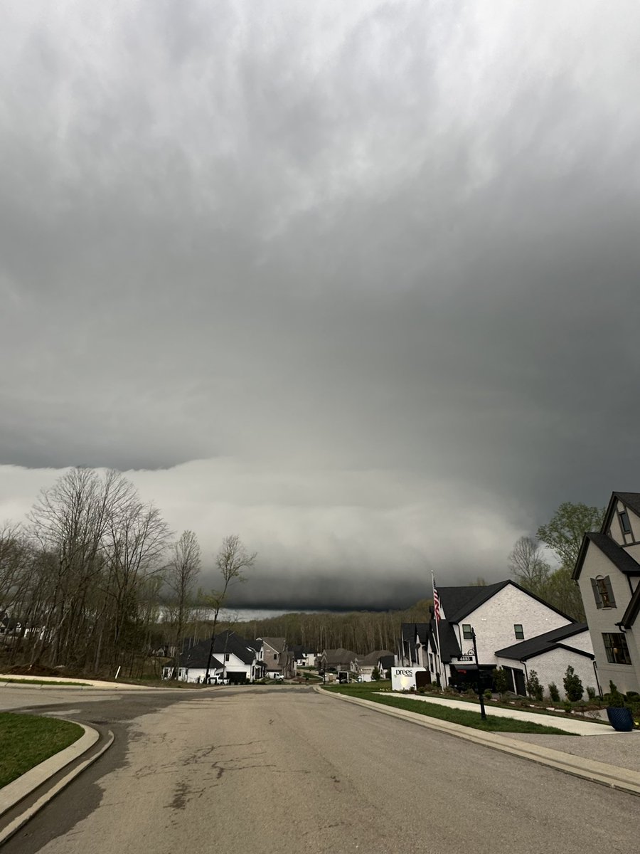 RayanneTes69820's tweet photo. @NashSevereWx Just saw this in Arrington tn https://t.co/hiyIjioUdg