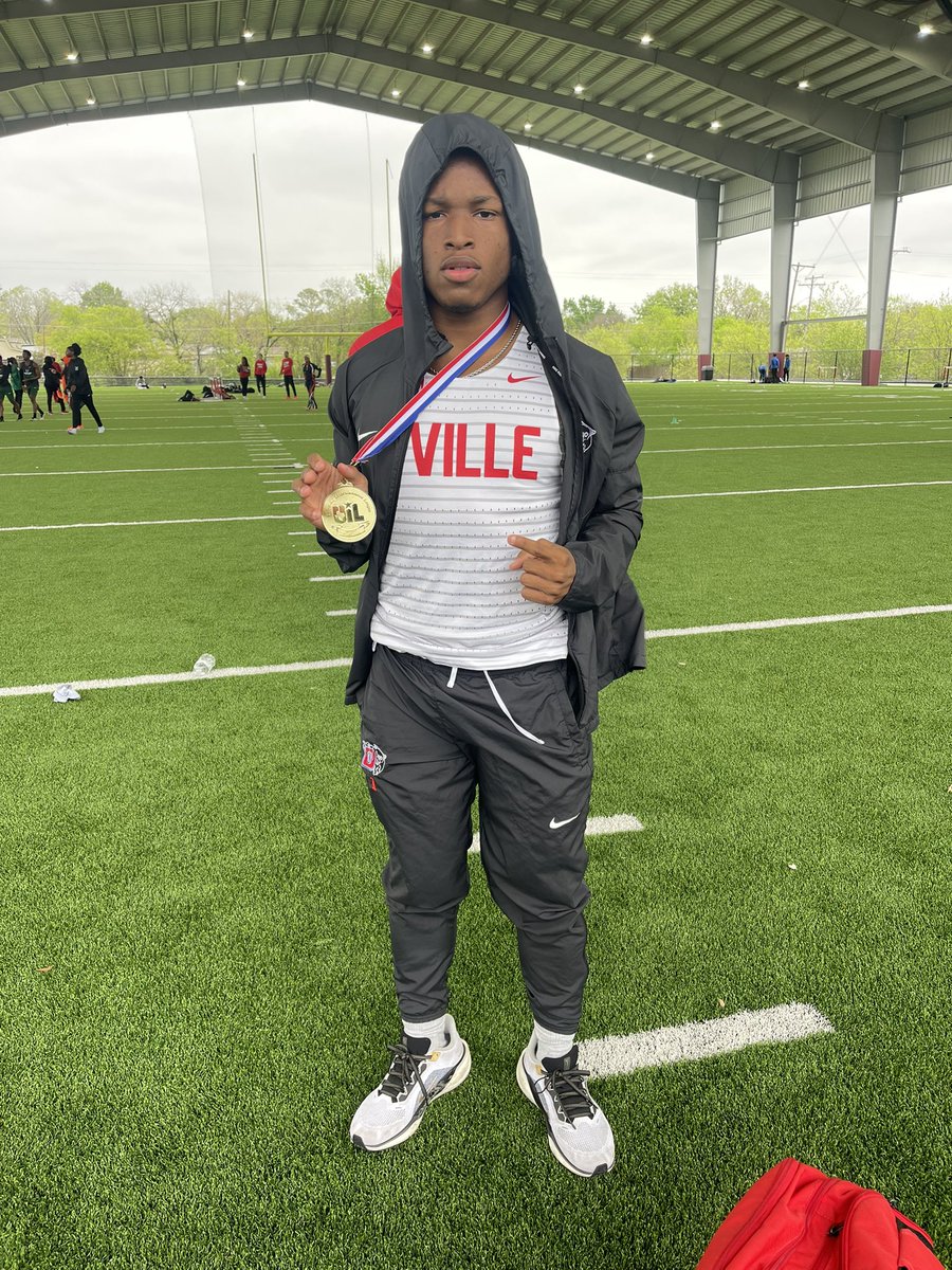 🚨Area Qualifier 🚨
🥇: 100m <a href="/Braywilliams_1/">Brayden Williams</a> 
⏱️: 10.17
#DuncanvilleFAST #CityofChampions