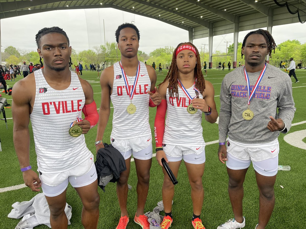 🚨Area Qualifiers 🚨
🥇: 4x200m Relay 
#DuncanvilleFAST #CityofChampions