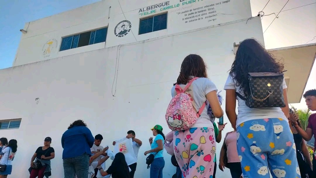 Primer contingente de artistas quintanarroenses que estarán presentes en la XXI Espartaqueada Cultural que organiza el Movimiento Antorchista Nacional.

Ya se siente el espíritu y el ánimo de llegar a la Atenas de la Mixteca ¡Allá nos vemos! 

💃🏻🕺🏻🌺💐
#EspartaqueadaCultural2025