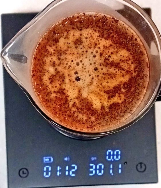 wanikeiba's tweet photo. ルワンダのブルボンナチュラルをフレンチプレスで✨☕✨
焙煎後18日目、Xlite17クリック、湯温91℃といつも通りのレシピで淹れたけど撹拌しすぎたのか少し雑味が出たので甘い栗饅頭とペアリング。
白餡の甘味とコーヒーの苦味がバランス良くそこにフルーティーな酸味が加わり美味しかった😊🎵 https://t.co/6nG0vnw4tv