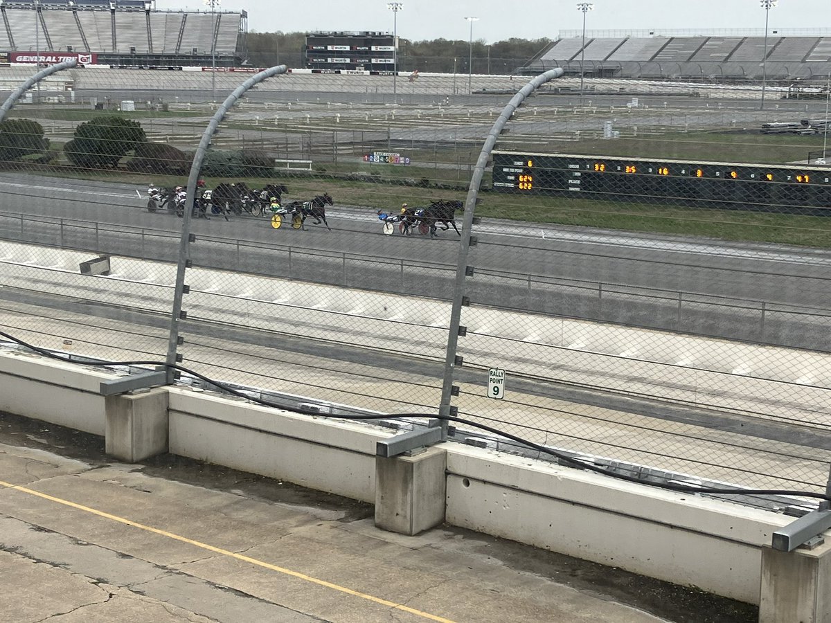 graybrigade's tweet photo. Final card of the winter racing season at #DoverDowns. @tetrickracing captures the leading driver title for the meet. See you in November! #harnessracing 🐴🐴 https://t.co/zhD0K2Hh9m