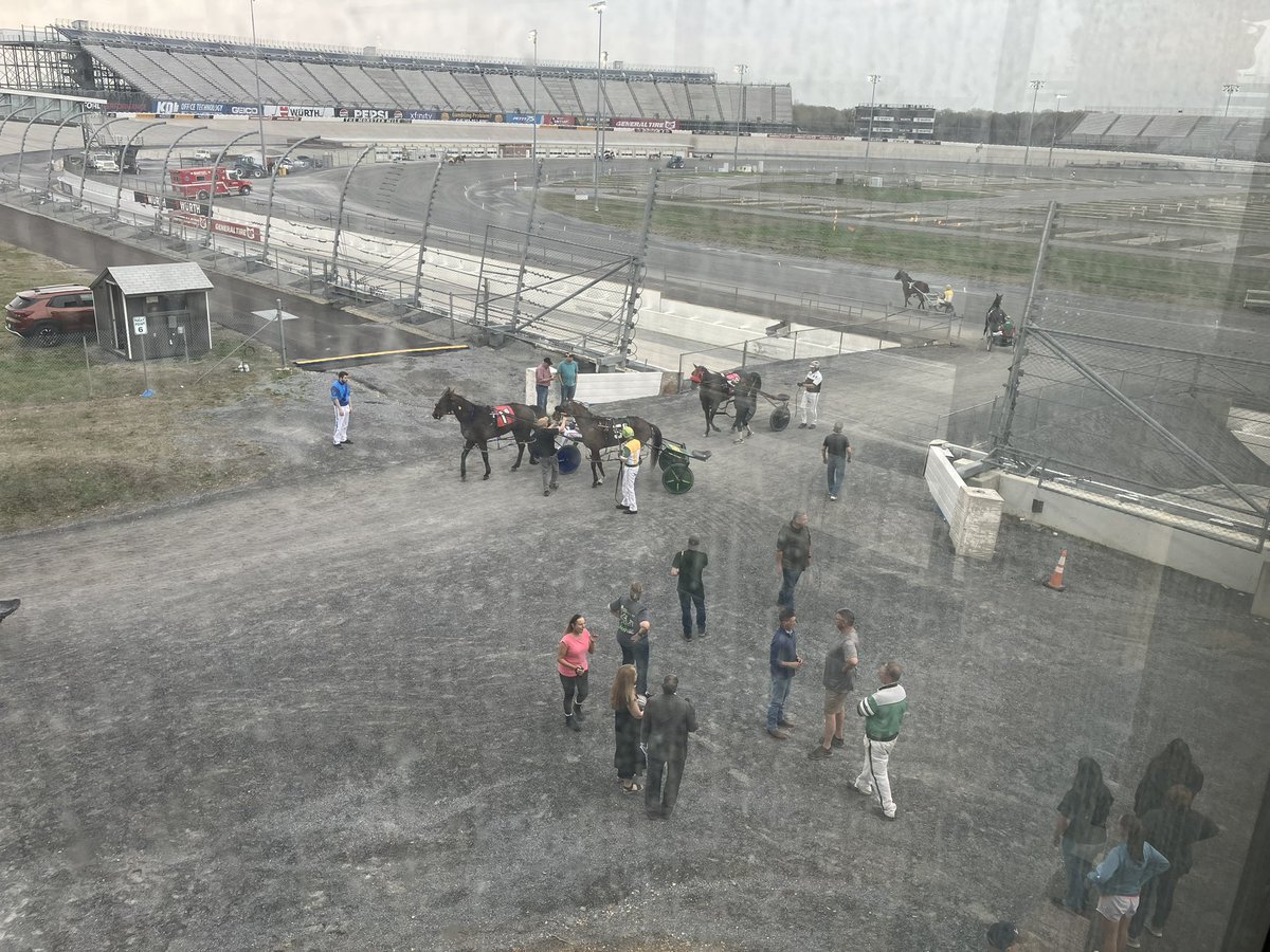 graybrigade's tweet photo. Final card of the winter racing season at #DoverDowns. @tetrickracing captures the leading driver title for the meet. See you in November! #harnessracing 🐴🐴 https://t.co/zhD0K2Hh9m