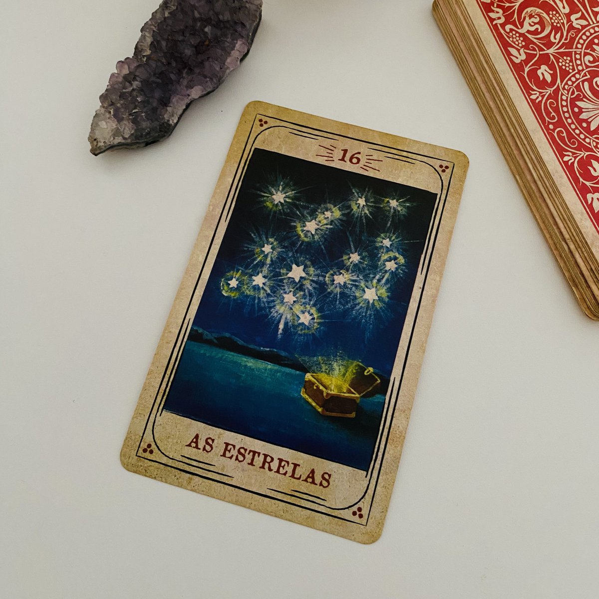 melloracles's tweet photo. ♍️✨ Virgem – Amor:

Virgem está se saindo muito bem, ou tende a entrar numa energia muito boa em breve quando se trata de amor e conexões reais, profundas. O momento te favorece ou vai te favorecer, sabe aquela esperança quase morta? A sensação de solidão ou de falta de conciliação? Ela vai passar, acredite, ela vai passar!

A espiritualidade está preparando uma fase muito positiva para você, como se fosse a realização de algum tipo de desejo que você traz na sua alma, seja o desejo de amar, de ser amado ou até mesmo de conseguir ser entendido por quem se ama. A fase que se aproxima é de conexão profunda e quase sobrenatural.

Mas, sempre tem o puxão de orelha…
Às vezes você mesmo pode se perder na idealização, comparação, nem sempre o amor vai ser ou chegar até você como foi ou chegou para os outros. Conexões são íntimas, profundas, elas não precisam provar nada, precisam ser sentidas.
Então saia do mundo da idealização e viva.