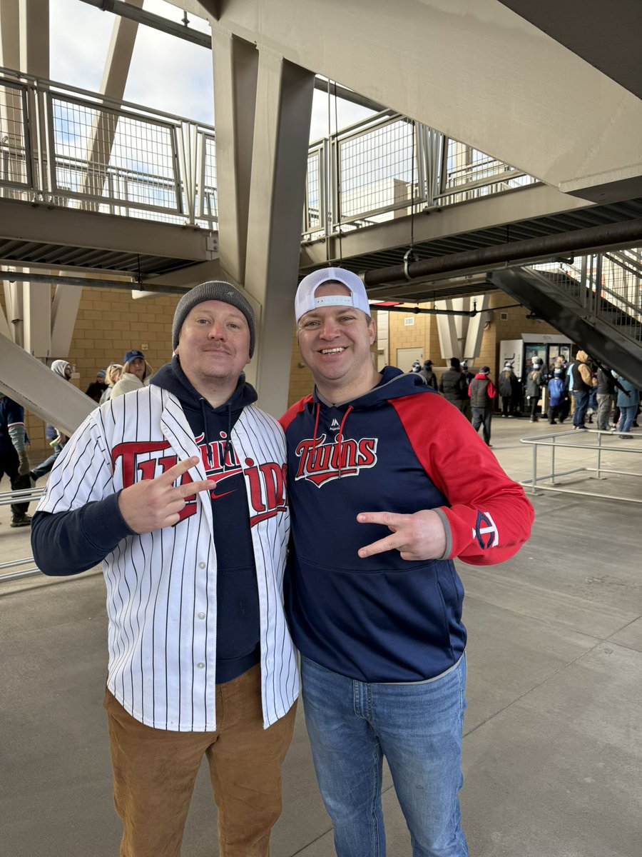 Chad Ogden (@chadogden7) on Twitter photo Wasn’t a Twins W, but W meeting <a href="/SharkLarkPlays/">Shark Lark</a> in person 🍻 Wasn’t a Twins W, but W meeting <a href="/SharkLarkPlays/">Shark Lark</a> in person 🍻
