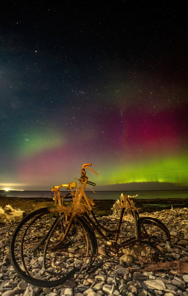 Aurora over The Buckpool Bikes , Buckie Moray Scotland April 3rd around 2225hrs UK.
<a href="/TamithaSkov/">Dr. Tamitha Skov</a> <a href="/BBCScotWeather/">BBC Scotland Weather</a> <a href="/stvweatherwatch/">STVWeatherwatch</a> <a href="/bbcweather/">BBC Weather</a> <a href="/itvweather/">ITV Weather</a>