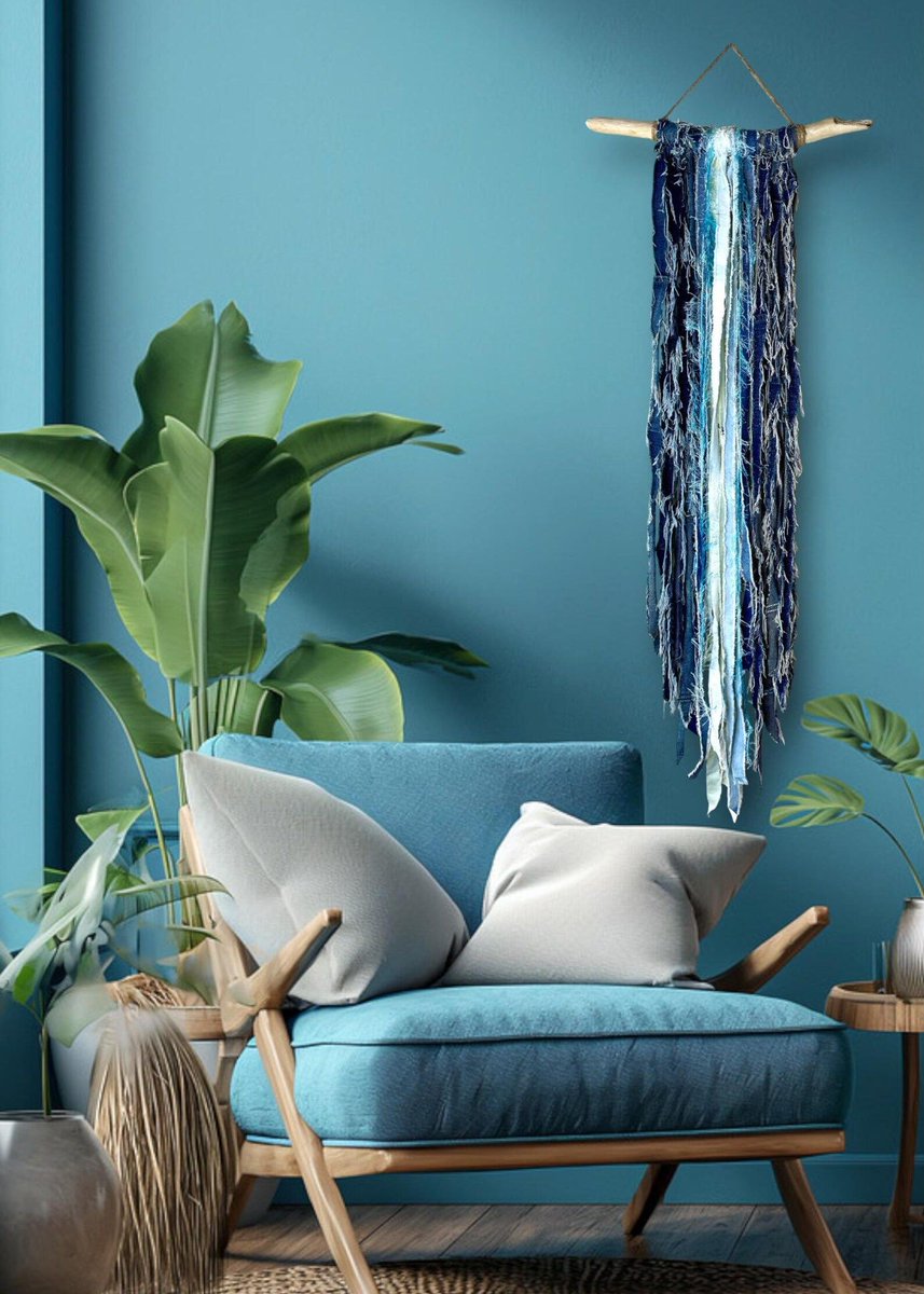 BluKatDesign's tweet image. Repurposed Denim Wall Hanging for Boho Beach House Decor - Etsy buff.ly/q1e2pW4 #wallart #repurposed 💙♻️