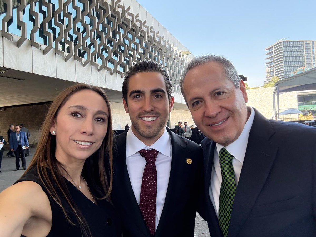 El día de hoy asistí al Museo Nacional de Antropología donde se llevo a cabo el evento de nuestra presidenta, <a href="/Claudiashein/">Claudia Sheinbaum Pardo</a> presentando los avances del Plan México: 18 acciones clave para fortalecer la economía y el bienestar de todos los mexicanos.  

#PlanMéxico 
#acciones