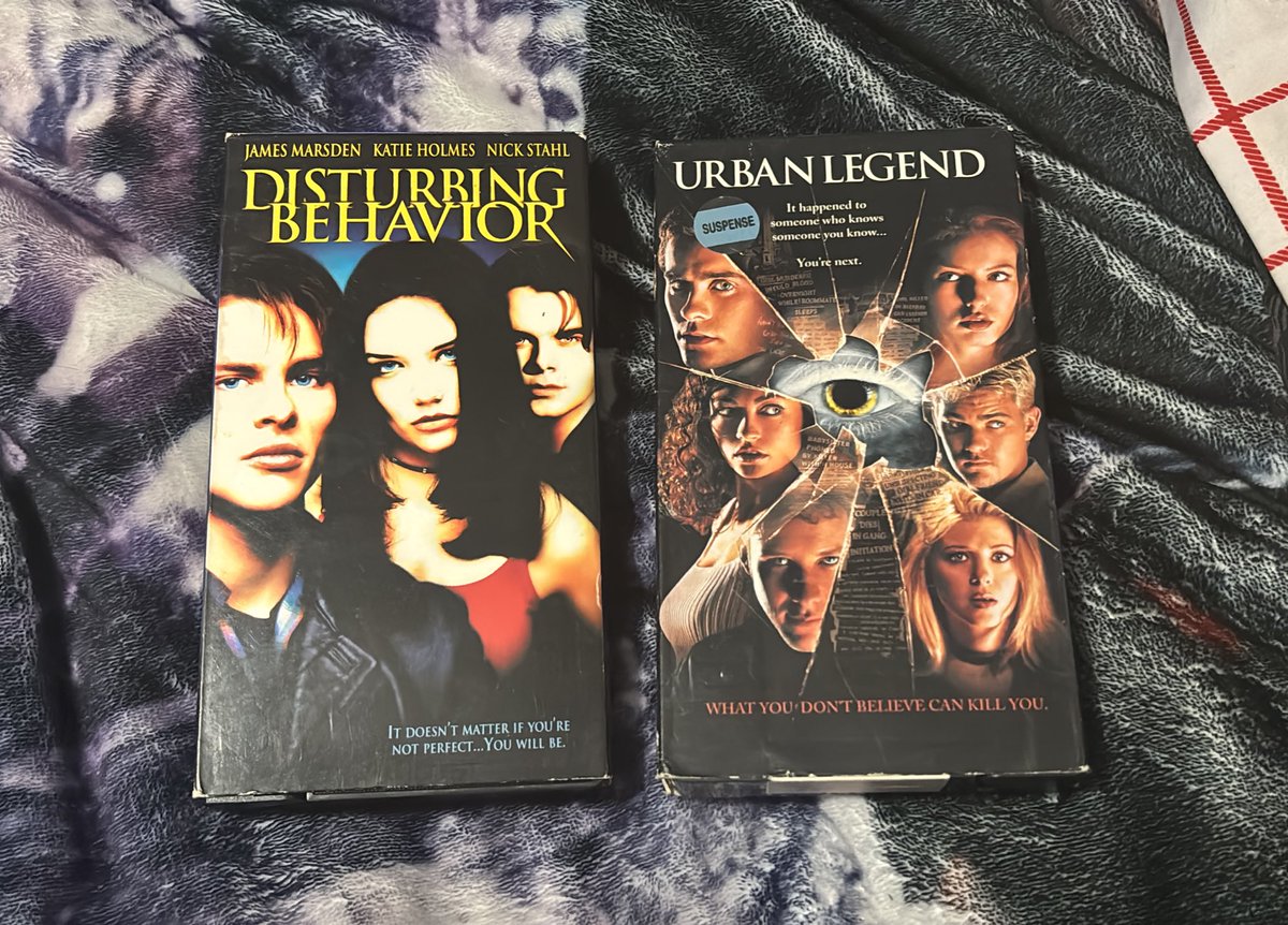 batsystrange's tweet photo. vintage market score today! also got myself a couple corsets and a leather trench coat which I’ve been wanting for a while https://t.co/fJYiLkbGpJ