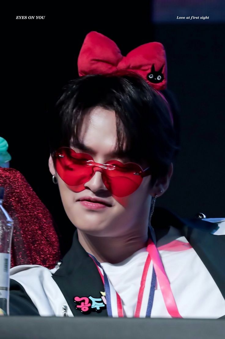 l2hyunjin's tweet photo. Toda semelhança é mera coincidência https://t.co/HAEshQl662