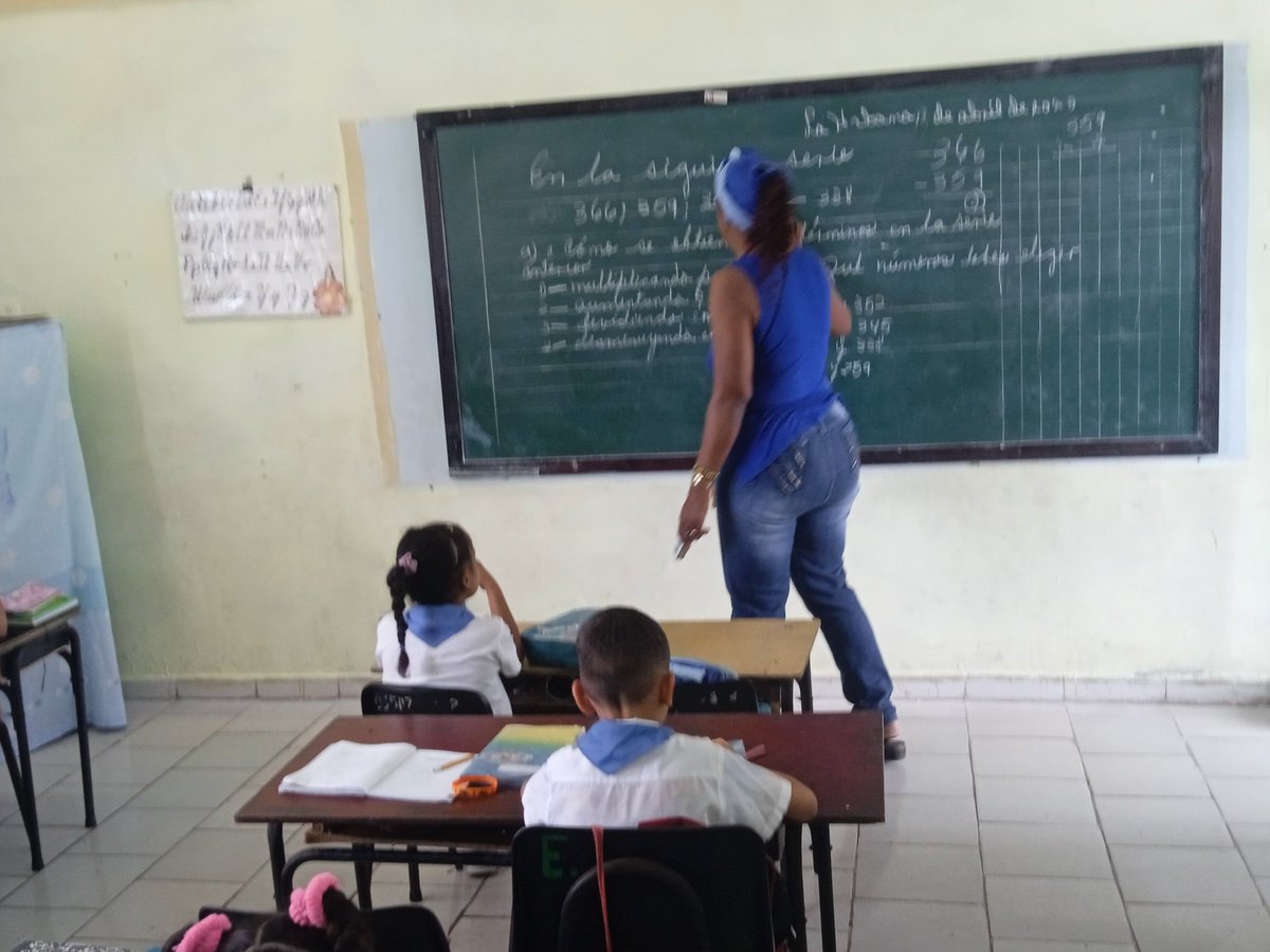 HEdgepatri's tweet photo. El equipo de colaboradores de las diferentes asignaturas apoya con Campamentos de Repaso para elevar el aprendizaje en 3 y 6to grado en la E/P MGB.Por un ERCE con calidad.
 #vamospormás .
#DGHE14764@ih https://t.co/gswDKNfGHH