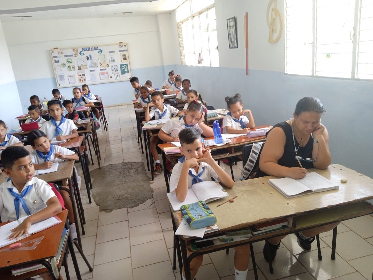 HEdgepatri's tweet photo. El equipo de colaboradores de las diferentes asignaturas apoya con Campamentos de Repaso para elevar el aprendizaje en 3 y 6to grado en la E/P MGB.Por un ERCE con calidad.
 #vamospormás .
#DGHE14764@ih https://t.co/gswDKNfGHH