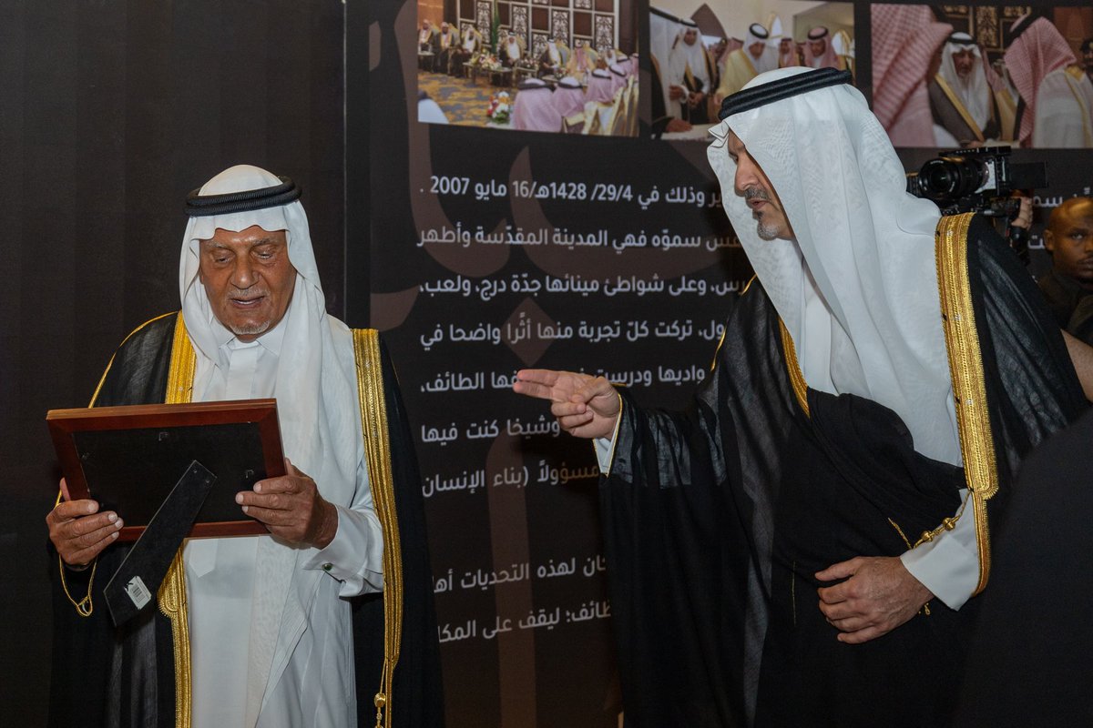 نائب أمير مكة يدشّن معرض "في محبة خالد الفيصل" في جدة

جدة -

دشّن صاحب السمو الملكي الأمير سعود بن مشعل بن عبدالعزيز، نائب أمير منطقة مكة المكرمة، رئيس لجنة التقويم الوطني لمحافظة جدة معرض "في محبة خالد الفيصل" ضمن فعاليات موسم جدة 2025، بحضور صاحب السمو الملكي الأمير تركي