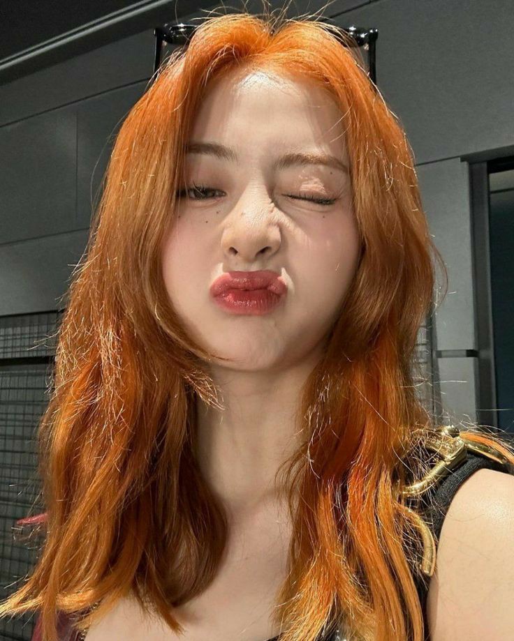 yunjinmiyav's tweet photo. 😼 https://t.co/ipxVlEpXCy