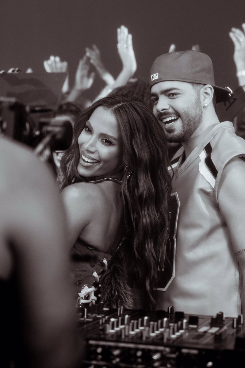 QGdaAnitta's tweet photo. Mil comentários 

 BOTA UM FUNK https://t.co/jONH0nNqfG
