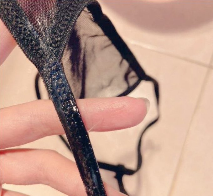 ابي أجيك وانت جالس ع الجوال و افصخ كلوتي و ادخل خرقي بخشمك و اجلس افركها بخشمك وانت مستغرب ولا قادر تتحرك لان الوضع عاجبك ومسوي متقرف بعدها اقولك راضي وتقول لا و اقوم عنك و تترجاني ارجع زي الجزمه ياكلب #عمه #عمتك #فحله #كلب #معصيتي_رحتي