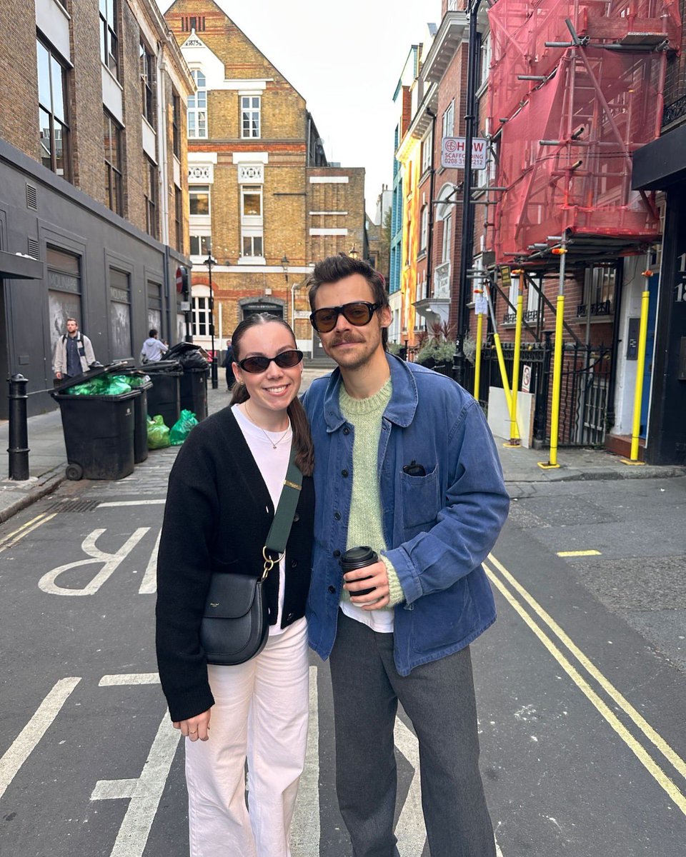 hsdaily's tweet image. Harry with a fan in London recently (via danconfrey)