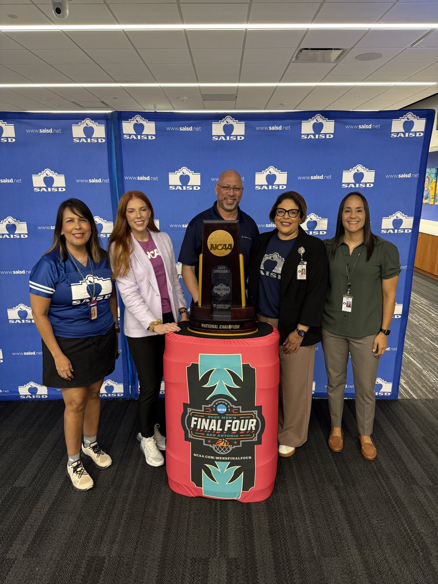 Elizabeth Thompson tweet media