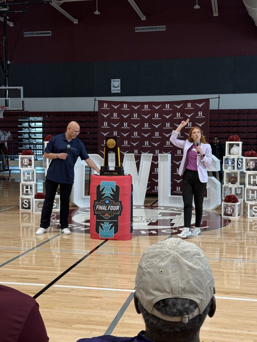 Elizabeth Thompson tweet media