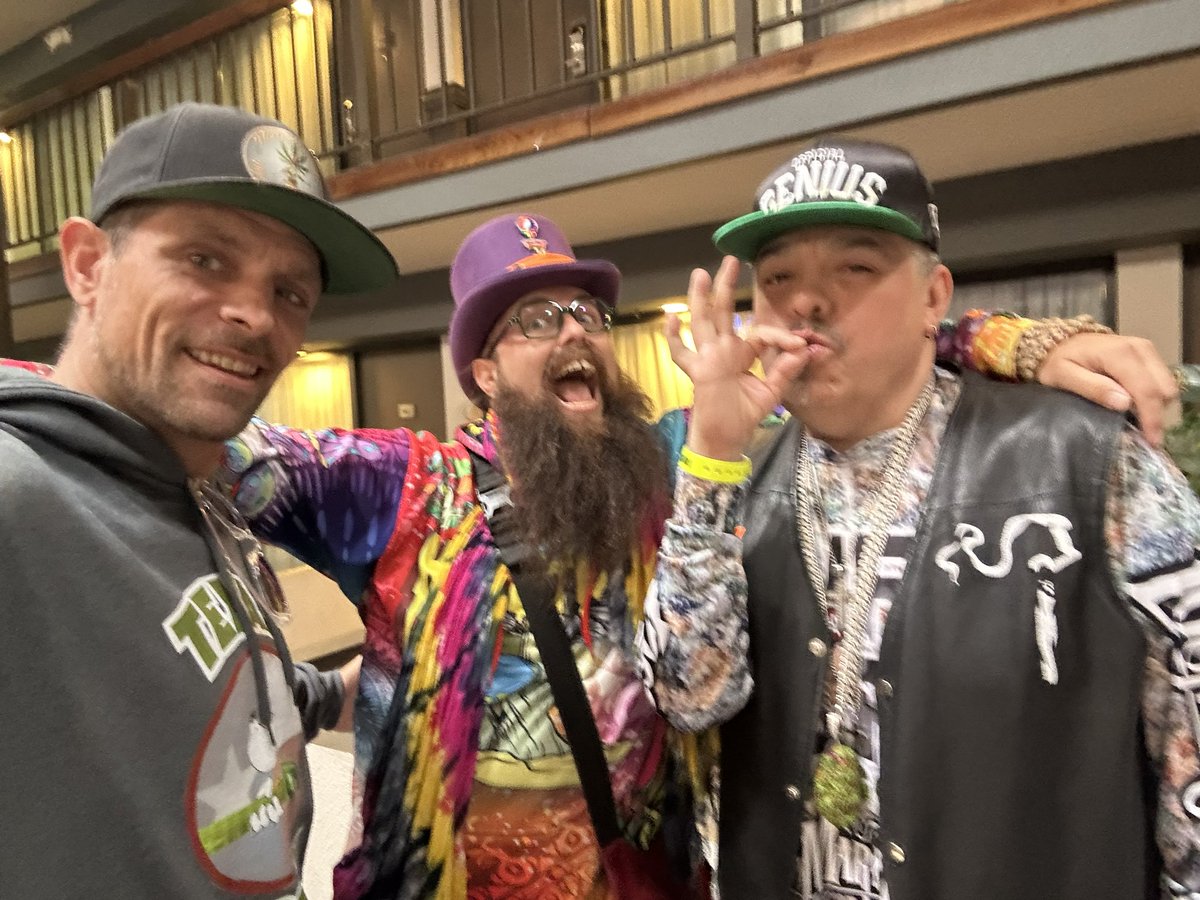 HoneycombEmpire's tweet photo. Bringing you @MadDabber710 and Pony Boy @losmarijuanos LIVE in the Metaverse straight from #HashBashCup
Spatial link in the commentsโฌ๏ธ https://t.co/k70bpZMa23