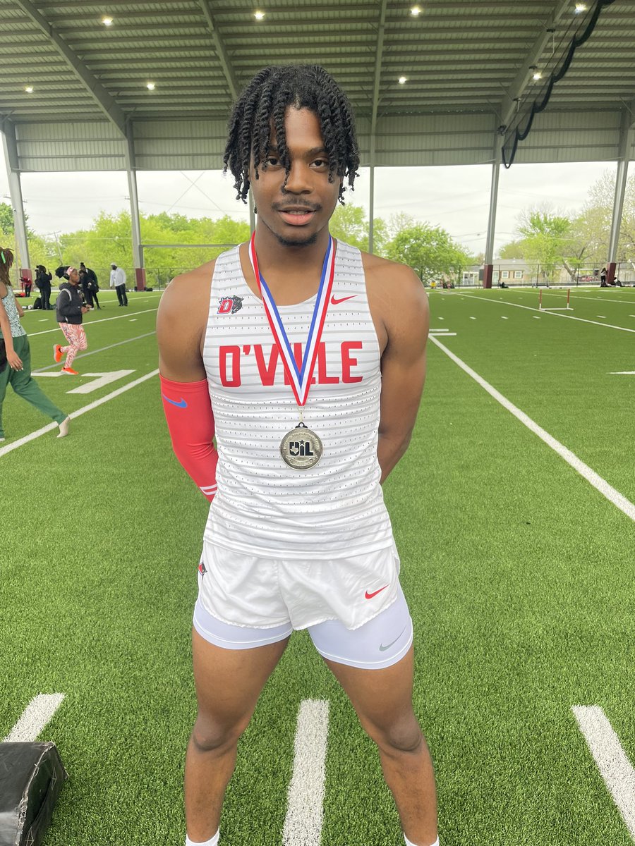 🚨 Area Qualifier &amp; New School Record Holder🚨
🥈: 300mh (SR: 37.83)
4th: 110mh 
🏃🏾‍♂️: Jr. Jacobie Mims 
#DuncanvilleFAST #CityofChampions