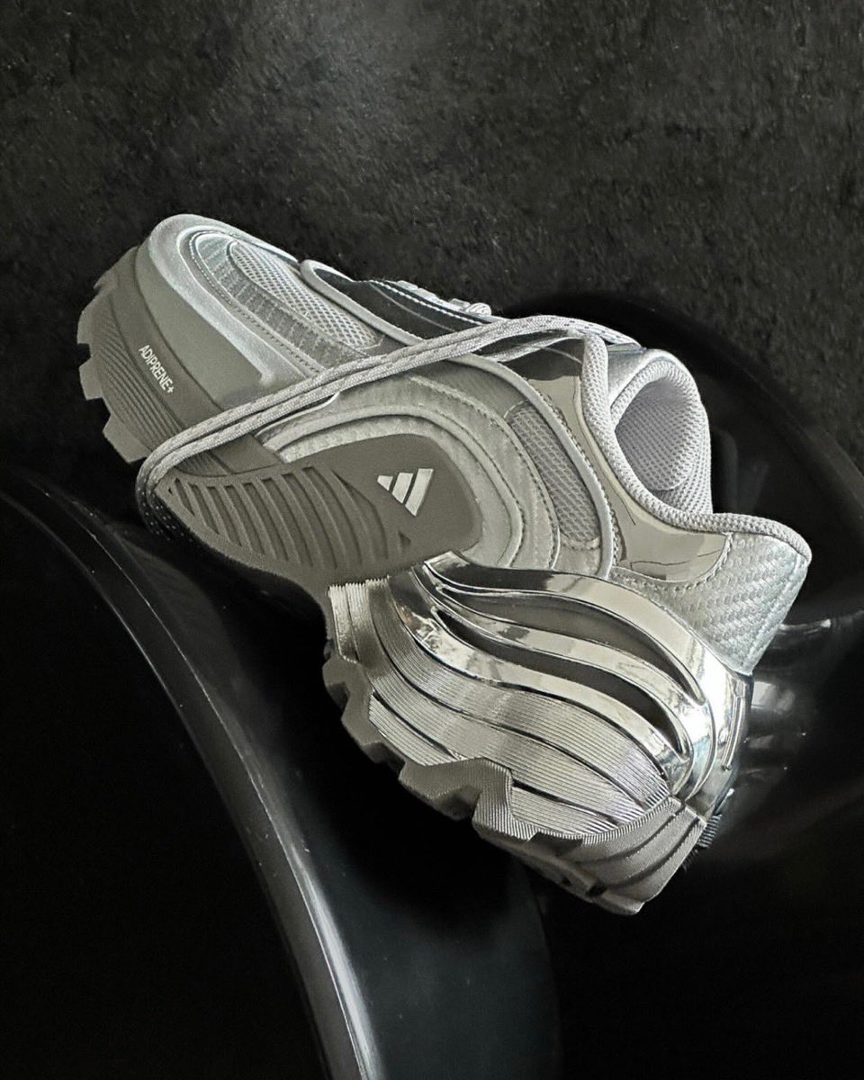 とーた！ adidas 新型スニーカー『Wonder Runner Turbo』が海外限定で続々と登場