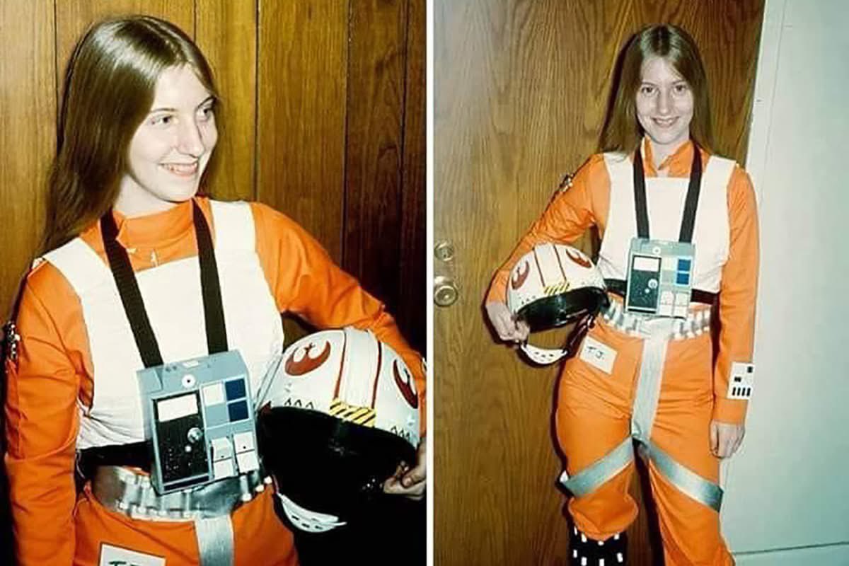 This is TJ, a young #StarWars fan who, in 1977, became one of the first registered cosplayers of the saga, creating a full costume at a time when there were no means of obtaining images of the characters from “A New Hope.” A friend of the young woman in the picture uploaded the
