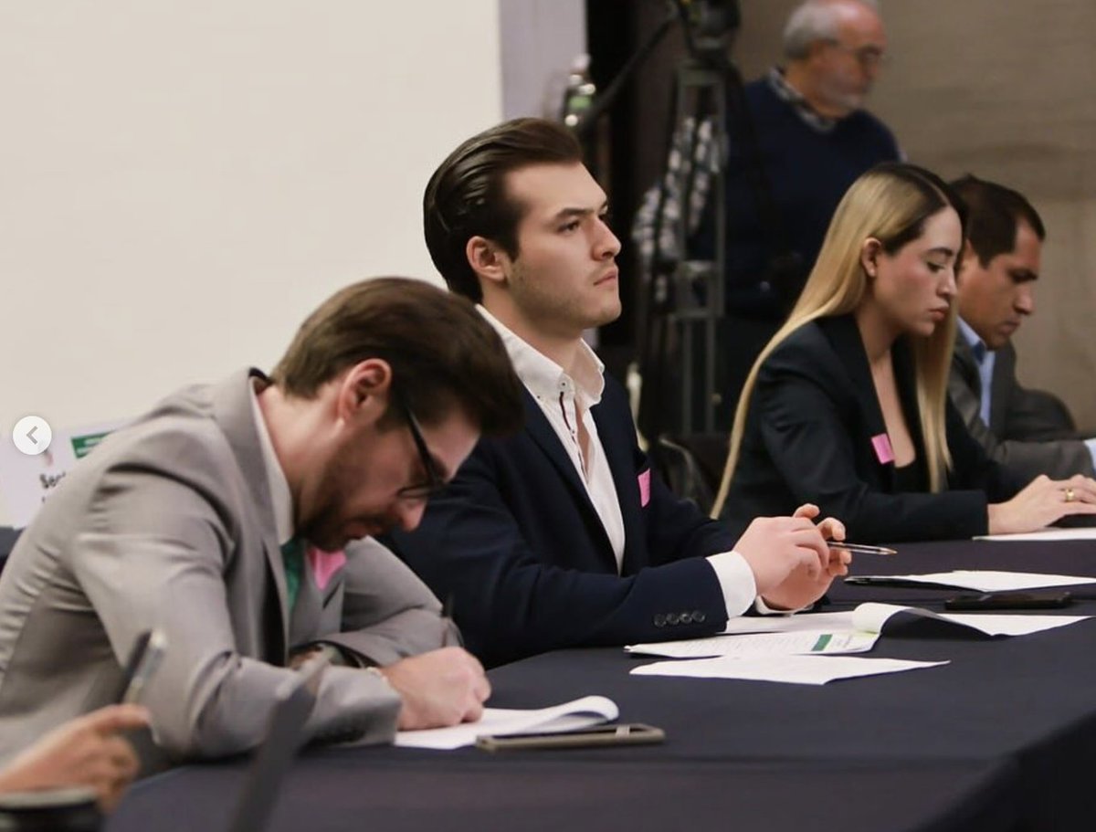 🚀 En el foro México Emprende, destacamos el papel clave de las MiPyMEs y el reto de consolidarse en 4 años. Con líderes de Meta, el Tec de Monterrey y el Senado, impulsamos el futuro del emprendimiento en México. 🇲🇽💡 #MéxicoEmprende #Emprendimiento