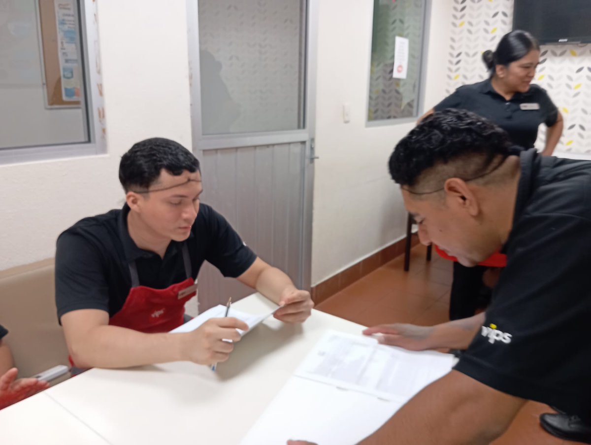 🔹 ¡Seguimos sumando beneficios! Hoy en Vips Américas , entregamos pólizas de <a href="/LatinomxOficial/">Latino Seguros Oficial</a>

Un derecho logrado gracias a la gestión de <a href="/IsaiasGCroc/">Isaías González</a>, siempre en defensa de la clase trabajadora.
#CROCContigo
#SeguroDeVida #CROCVeracruz
