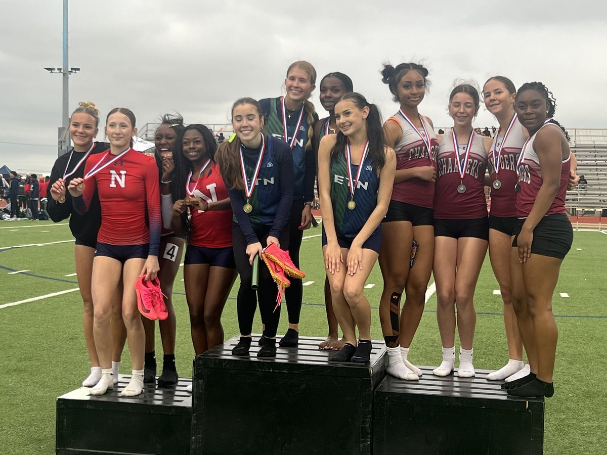 CentralXC's tweet image. And they did it again! 2nd place in the 4x200!