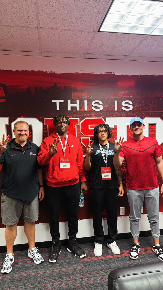 Thank you <a href="/CoachWEFritz/">Coach Willie Fritz</a> <a href="/Coach_Nagle/">Slade Nagle</a> <a href="/CoachHenryStone/">Henry Stone</a> <a href="/JayGirdner/">Jay Girdner</a> <a href="/UHCougarFB/">Houston Football</a> for having me today.