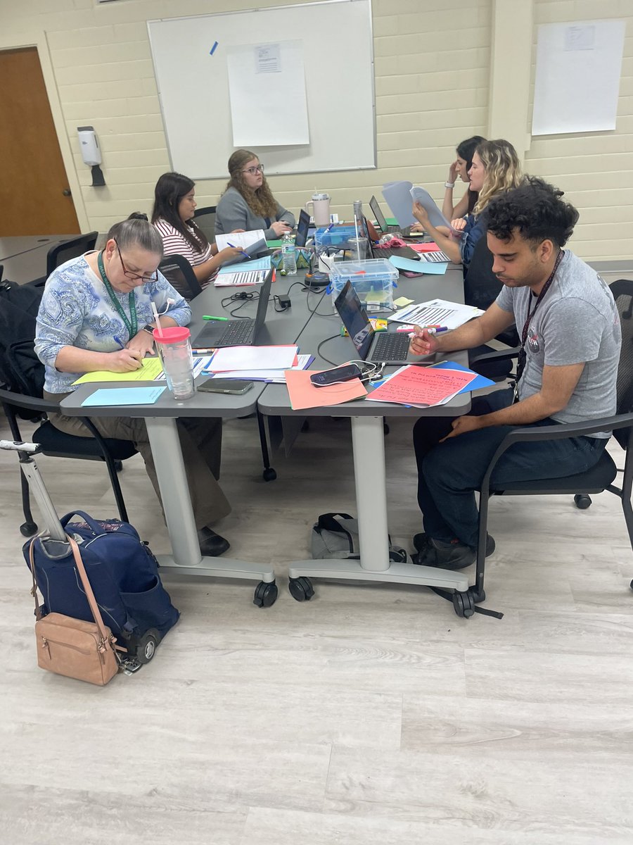 lauriegomezzz's tweet image. 4 days of hanging out &amp;amp; collaborating with my favorite people.We analyzed assessment data to drive instruction and shared best practice content/instructional strategies. 
#mathmagic ❤️
Mon: 8th grade ✅
Tues: Algebra I ✅
Wed: 6th grade ✅
Thurs: 7th grade ✅