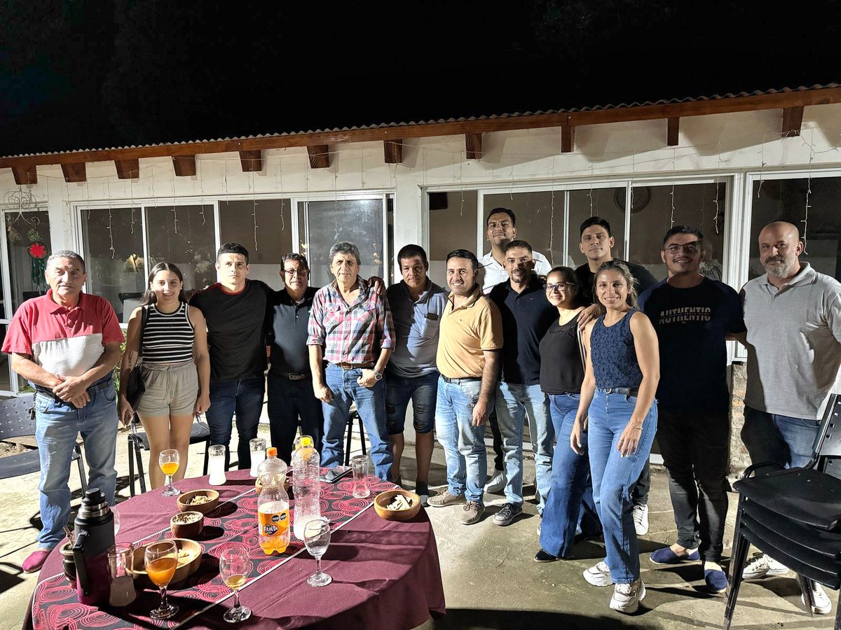 Saladas Hacia Adelante (@saladasadelante) on Twitter photo Vamos Hacia Adelante 💪
El intendente <a href="/noelgomezok/">Noel Gomez</a> se reunió con dirigentes locales que ratificaron su pertenecía y el trabajo para la consolidación de la alianza <a href="/vamosctesok/">Vamos Corrientes</a> #Saladas 🤝
#VamosNoel
#VamosValdés
#VamosSaladas
#VamosCorrientes Vamos Hacia Adelante 💪
El intendente <a href="/noelgomezok/">Noel Gomez</a> se reunió con dirigentes locales que ratificaron su pertenecía y el trabajo para la consolidación de la alianza <a href="/vamosctesok/">Vamos Corrientes</a> #Saladas 🤝
#VamosNoel
#VamosValdés
#VamosSaladas
#VamosCorrientes