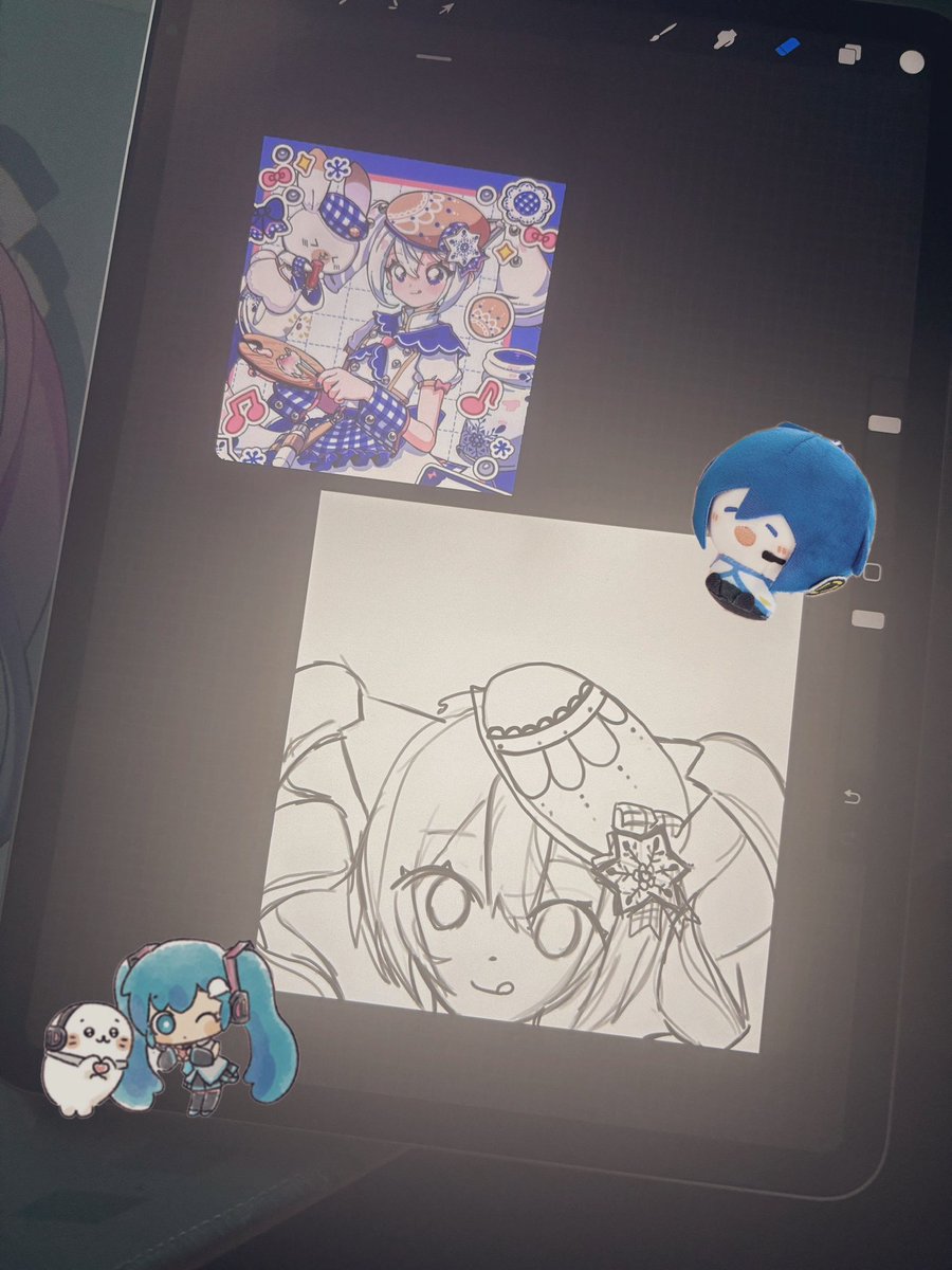 Not an art progress report (update: still chopped af) but I’ve been having so much fun doodling my favorite Snow Miku design. No.6 girl you ARE SO CUUTE