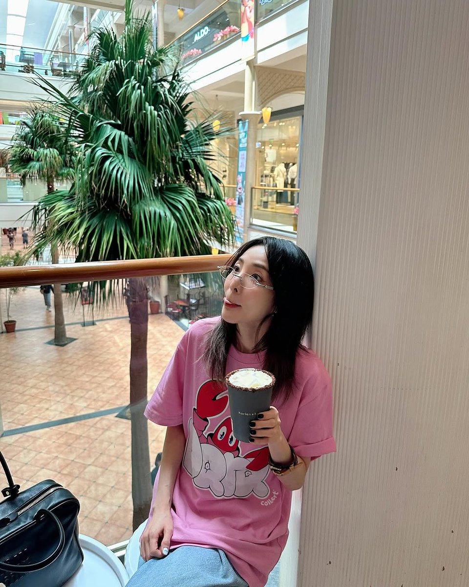 ABSCBNNews's tweet photo. Welcome home, Dara! 🇵🇭

Sandara Park of K-pop group 2NE1 is back in Manila as she prepares to host a talent survival show in the Philippines.

(📷daraxxi/Instagram) https://t.co/2agZqTktAy
