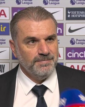 🚨 Postecoglou: “Referees? It's going to be refereed by AI soon. That'll spread to the players soon, a game somehow with no participants”.

“Referees aren't refereeing... when VAR came in, did anyone want this, microscopic decisions... I don't like it”.